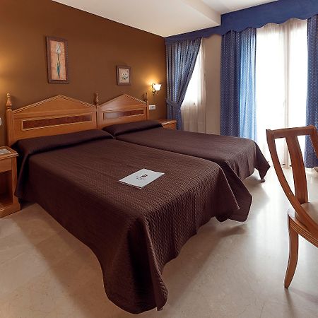 Hotel Tocina Business Альболоте Екстер'єр фото